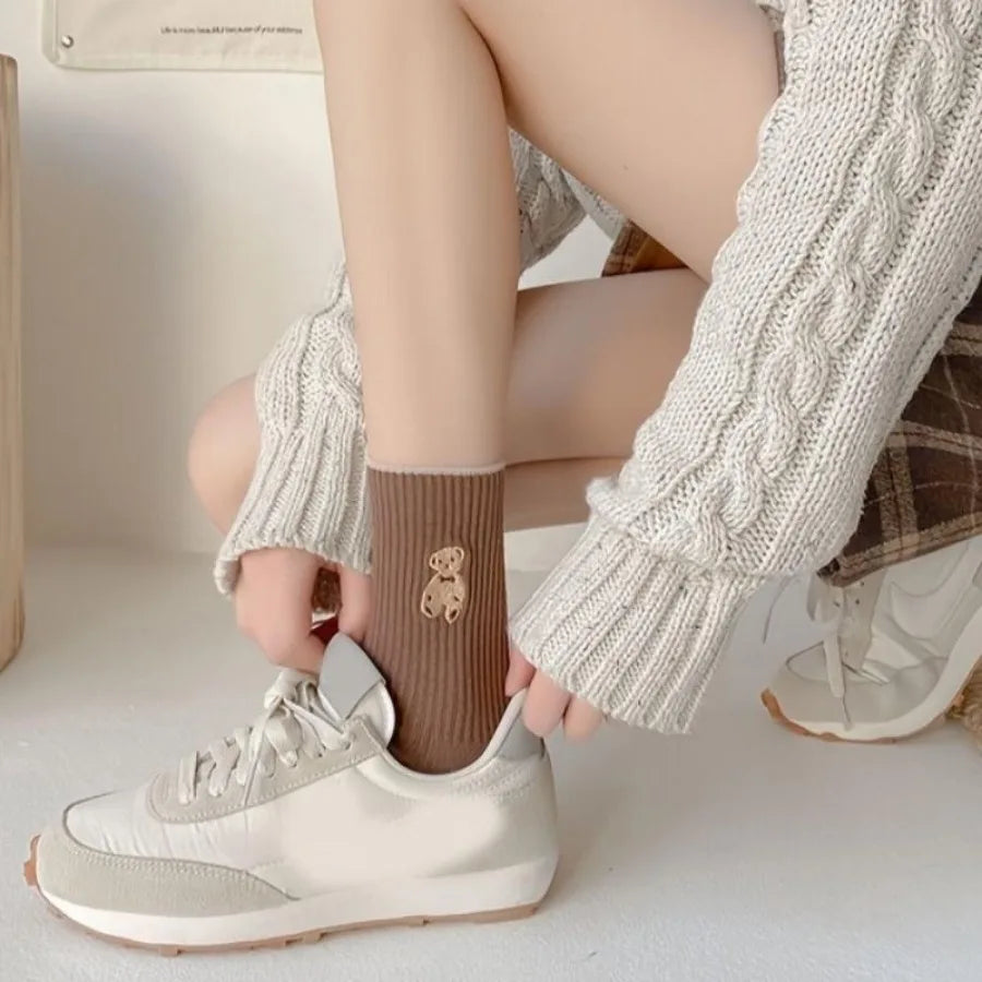 5 Pairs of Mixed Color Teddy Bear Mid Tube Socks with Cute Cartoon Pattern Design, Suitable for Casual Wear in All Seasons